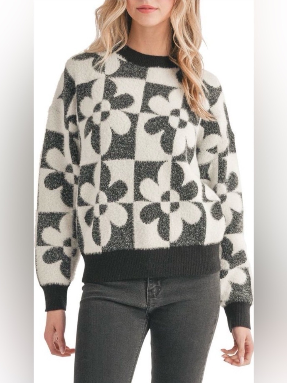 Lush Floral Checkered Sweater in Black/White Size Large EUC
